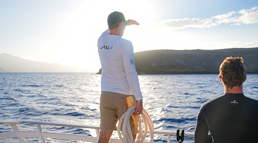 Crew mooring ‘Elua at Molokini Crater before snorkeling