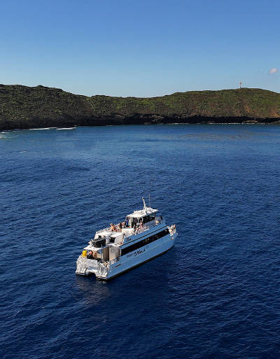 Wide aerial-style view of ‘Elua approaching Molokini Crater